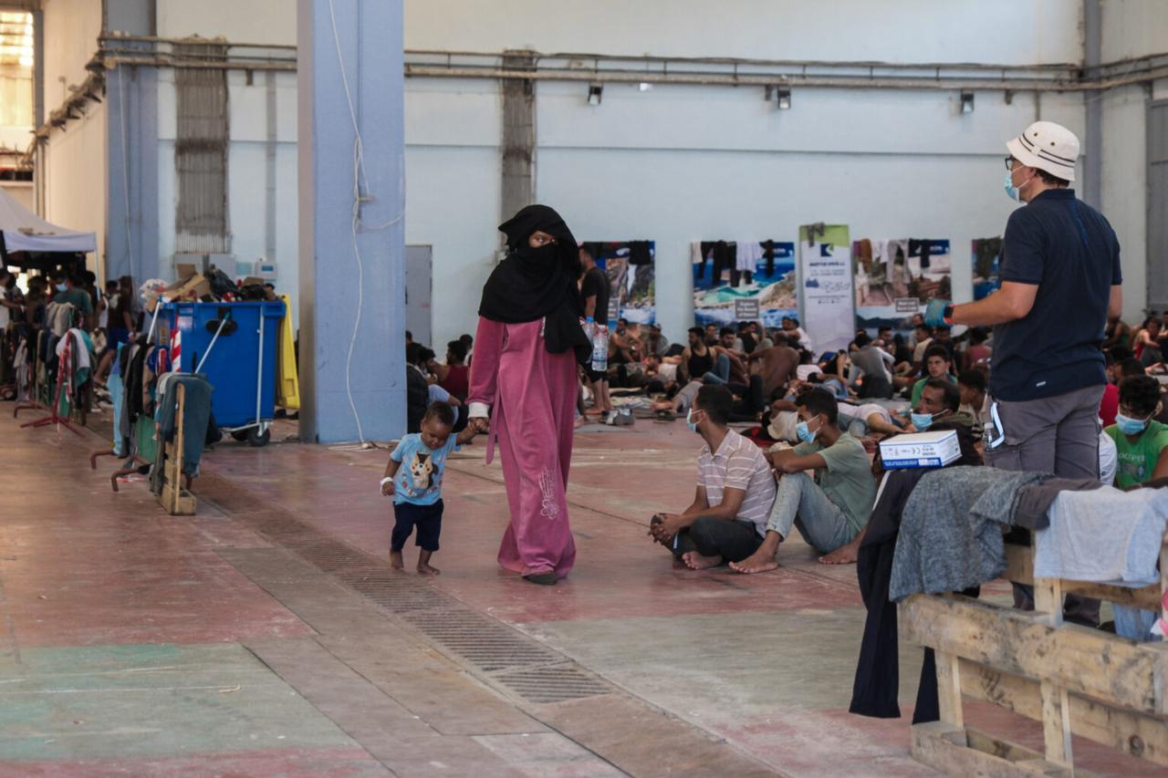 A total of 850 migrants rescued from multiple incidents off Crete and Gavdos are temporarily sheltered at the Agia Exhibition Center in Chania, Greece, July 2025. (Courtesy of Eurokinissi)