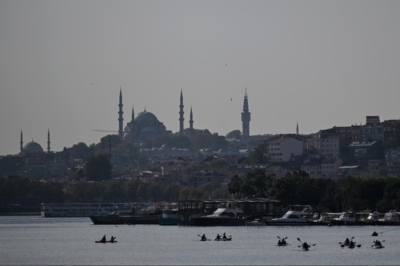 People are rowing on the Golden Horn inlet as Suleymaniye mosque is seen in the backround in Istanbul, Sept. 11,2025. (AFP Photo)