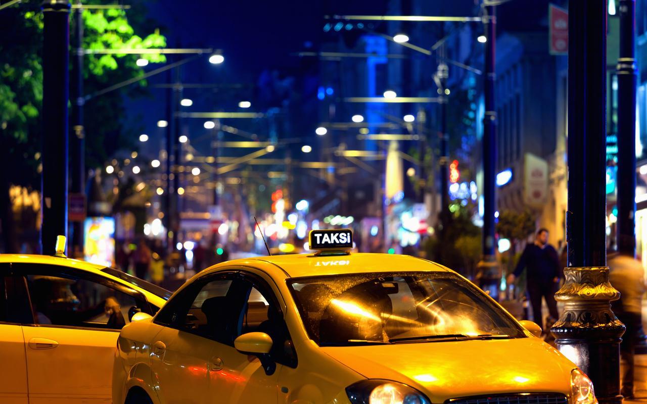 Yellow taxis wait for passengers on a busy street in Istanbul, Türkiye. (Adobe Stock Photo)