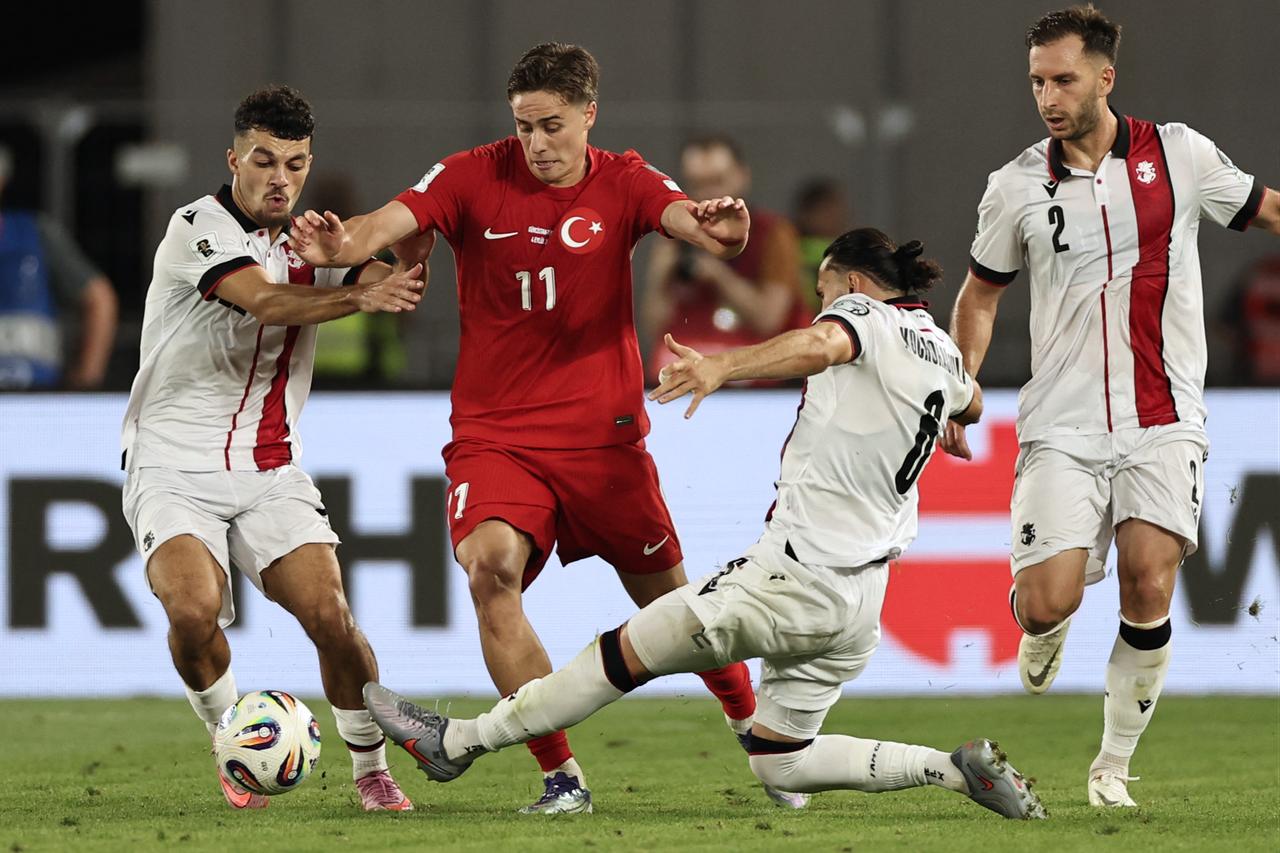 Kenan Yildiz and Georgia's midfielder Giorgi Kochorashvili vie for the ball during the 2026 FIFA World Cup qualifying football match between Georgia and Türkiye in Tbilisi, September 4, 2025. (AFP Photo)