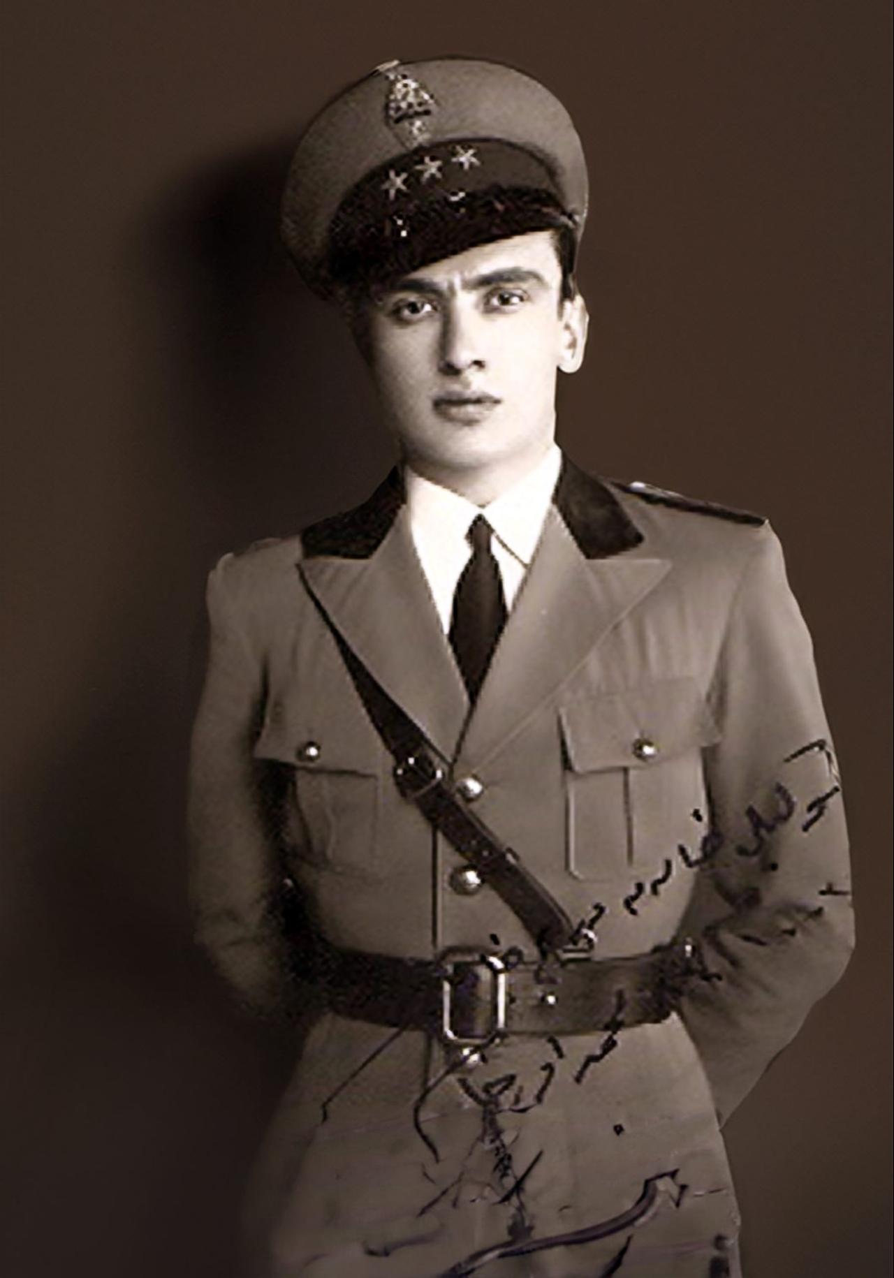 Mehmed Orhan Osmanoglu in Albanian military uniform, 1940s. (Photo via Wikimedia)