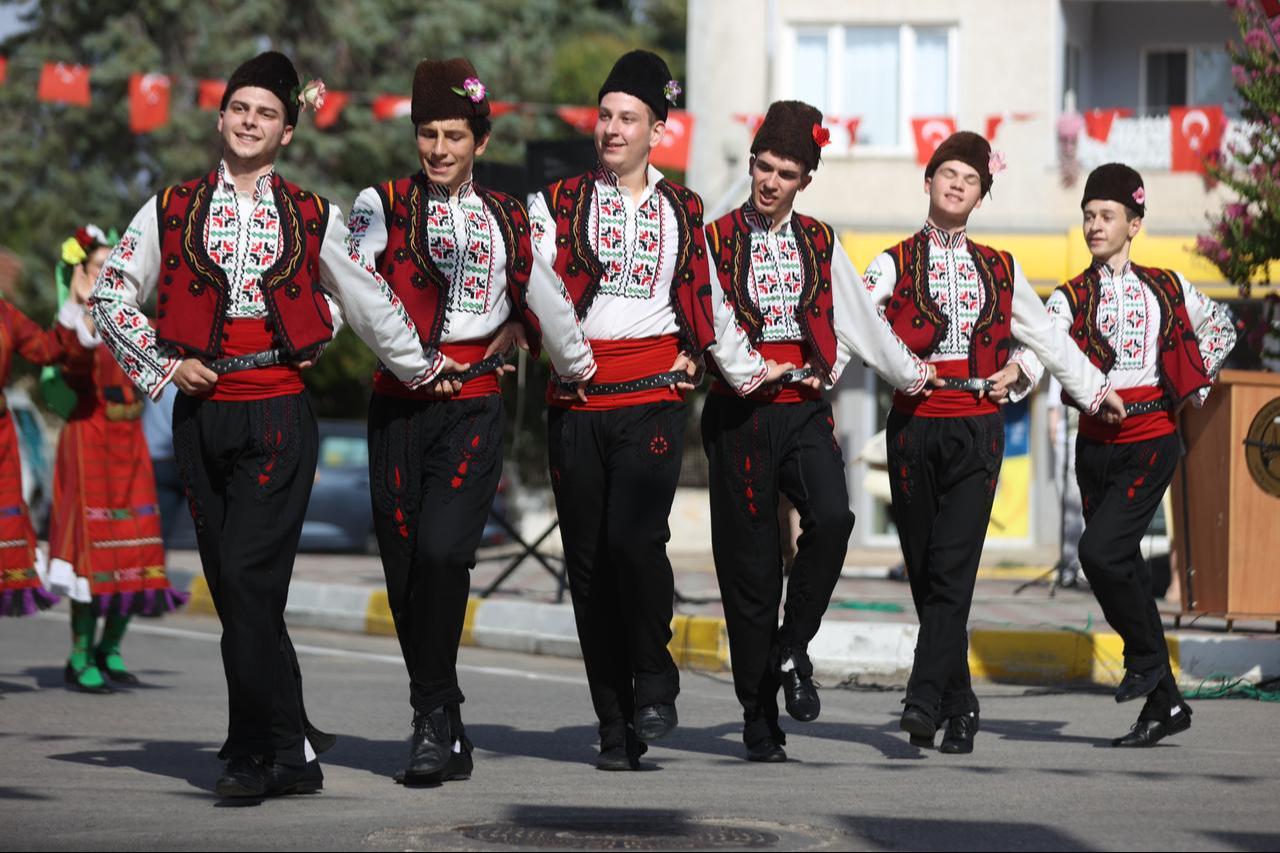A folk dance group from Bulgaria performed at the ceremony held in Pehlivankoy, Kirklareli, Türkiye. September 11, 2025. (AA Photo)