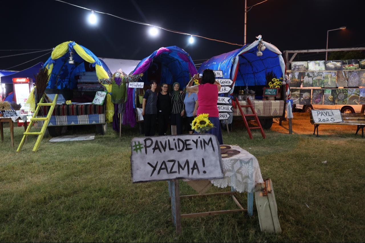 Villagers spend the fair nights camping in tractor trailers, keeping the tradition alive, #PavlideyimYazma in English 'Don’t write ‘I’m at Pavli'. Pehlivankoy, Kirklareli, Türkiye. September 11, 2025. (AA Photo)