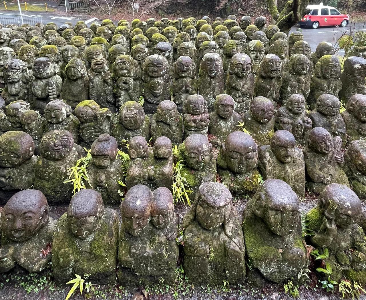 Moss-covered guardian statues at Otagi Nenbutsu-ji Temple, Kyoto, Japan. (Photo by Koray Erdogan/Türkiye Today)