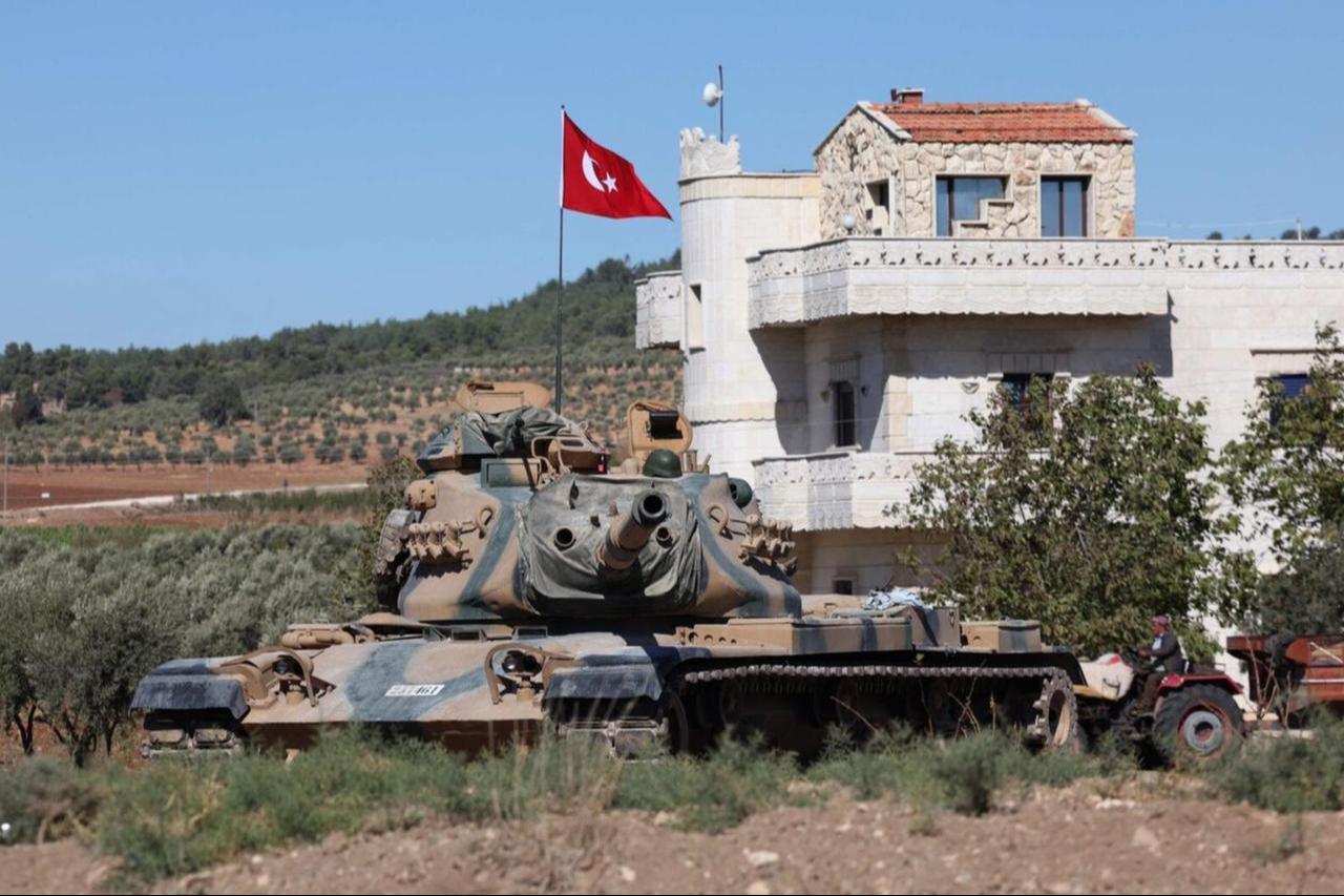 A Turkish army tank is deployed near the area of Kafr Jannah on the outskirts of the Syrian town of Afrin, Oct. 19, 2022. (AFP Photo)