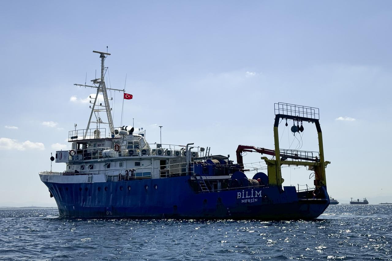 In partnership with Middle East Technical University’s Institute of Marine Sciences, Akdeniz University, Ege University, and Recep Tayyip Erdogan University, the Scientific and Technological Research Council of Türkiye is conducting a project to study the pollution history of the Marmara Sea, Sept. 11, 2025. (AA Photo)