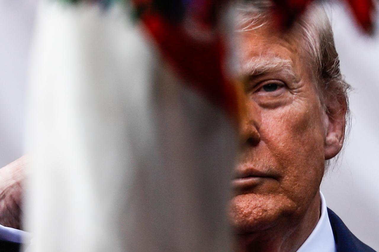 Trump demands NATO stop buying Russian oil before imposing new US sanctions