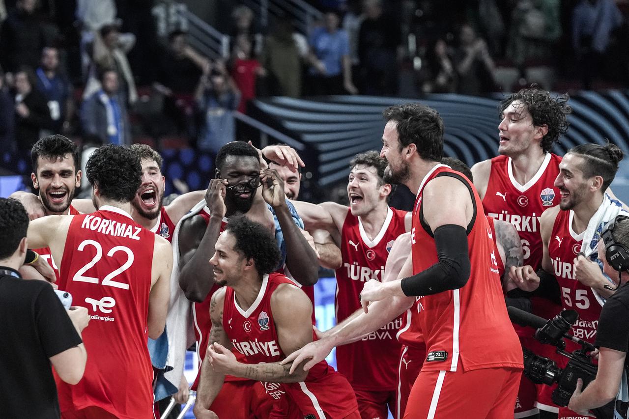 Turkish Men's National basketball team players celebrate their victory at the end of the EuroBasket 2025 semifinal match between Türkiye and Greece at Riga Arena in Latvia, September 12, 2025. (AA Photo)