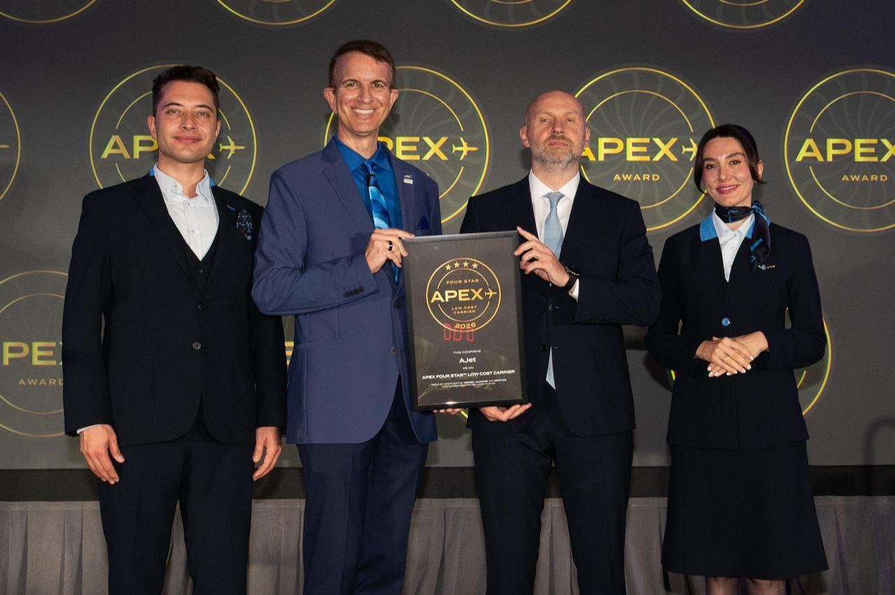 AJet Deputy General Manager Cemal Kaya (second from right) receives the "Four-Star Low-Cost Carrier" award from APEX/IFSA CEO Joe Leader (second from left) during the APEX/IFSA Global Expo in Los Angeles, September 12, 2025. (Courtesy of AJet)