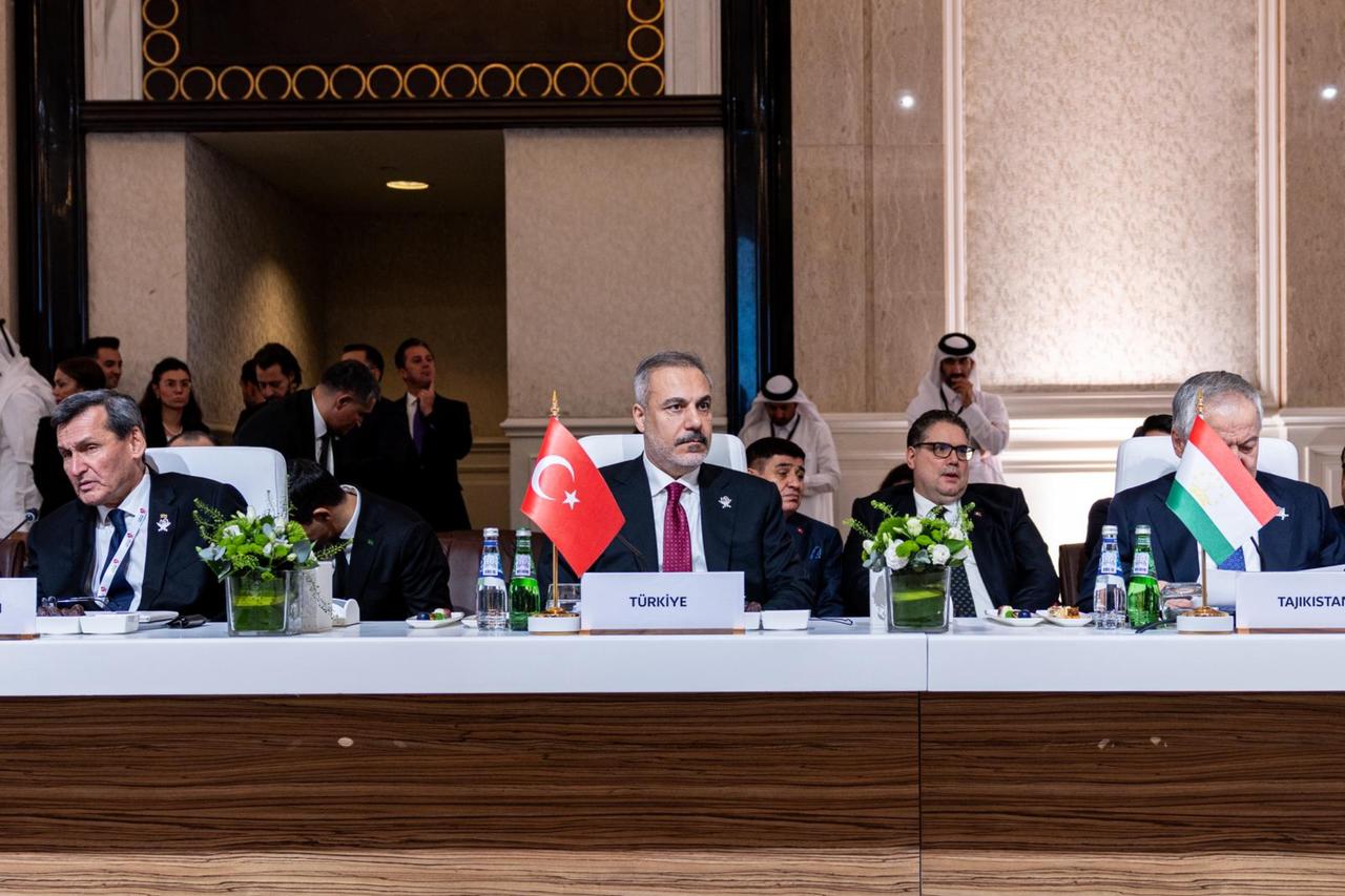 Foreign Minister Hakan Fidan (C) attends the Foreign Ministers Meeting of the Organization of Islamic Cooperation-Arab League Joint Extraordinary Summit held in Doha, Qatar, on Sep. 14, 2025. (AA Photo)
