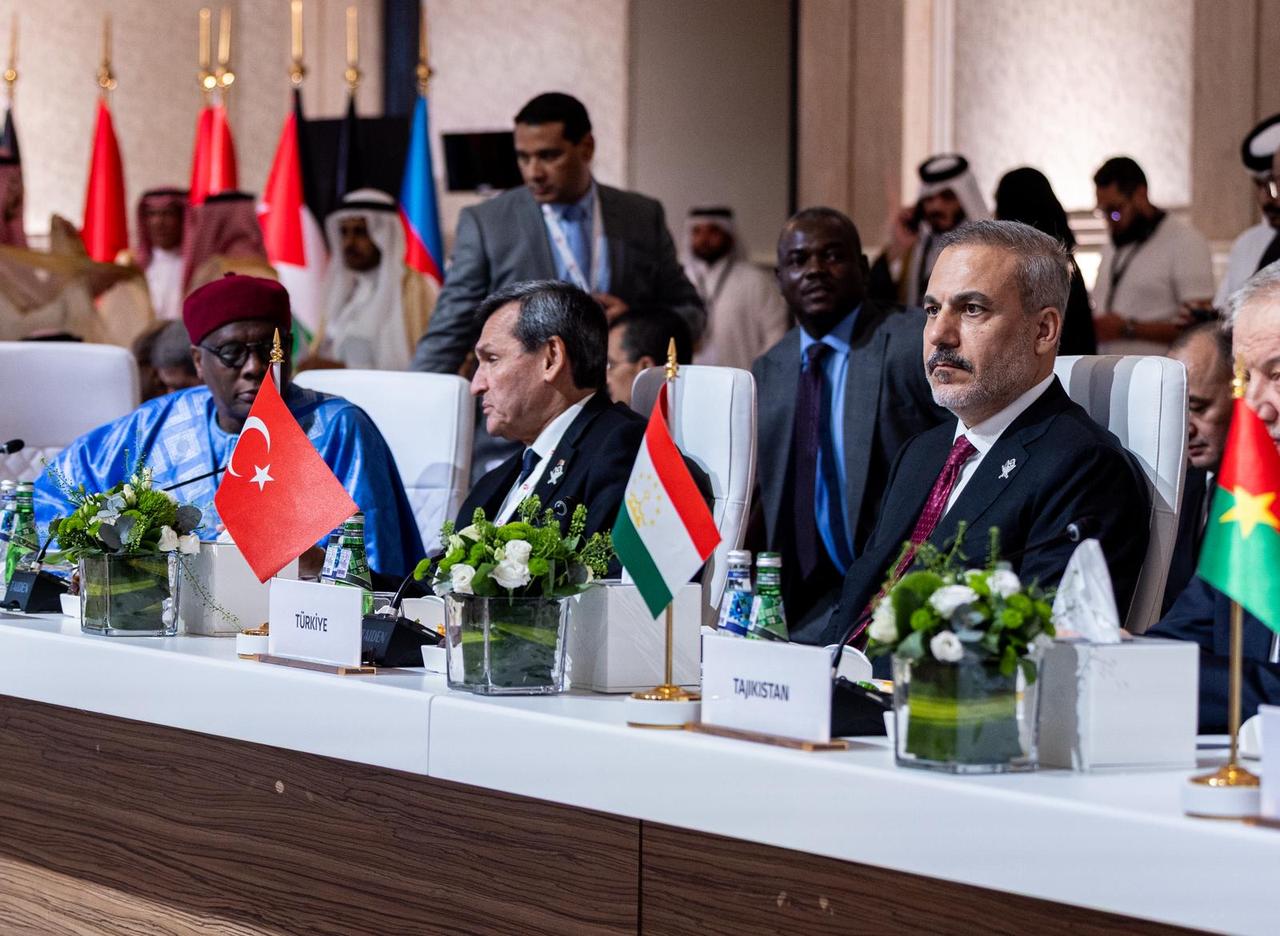 Foreign Minister Hakan Fidan (R) attends the Foreign Ministers Meeting of the Organization of Islamic Cooperation-Arab League Joint Extraordinary Summit held in Doha, Qatar, on Sep. 14, 2025. (AA Photo)