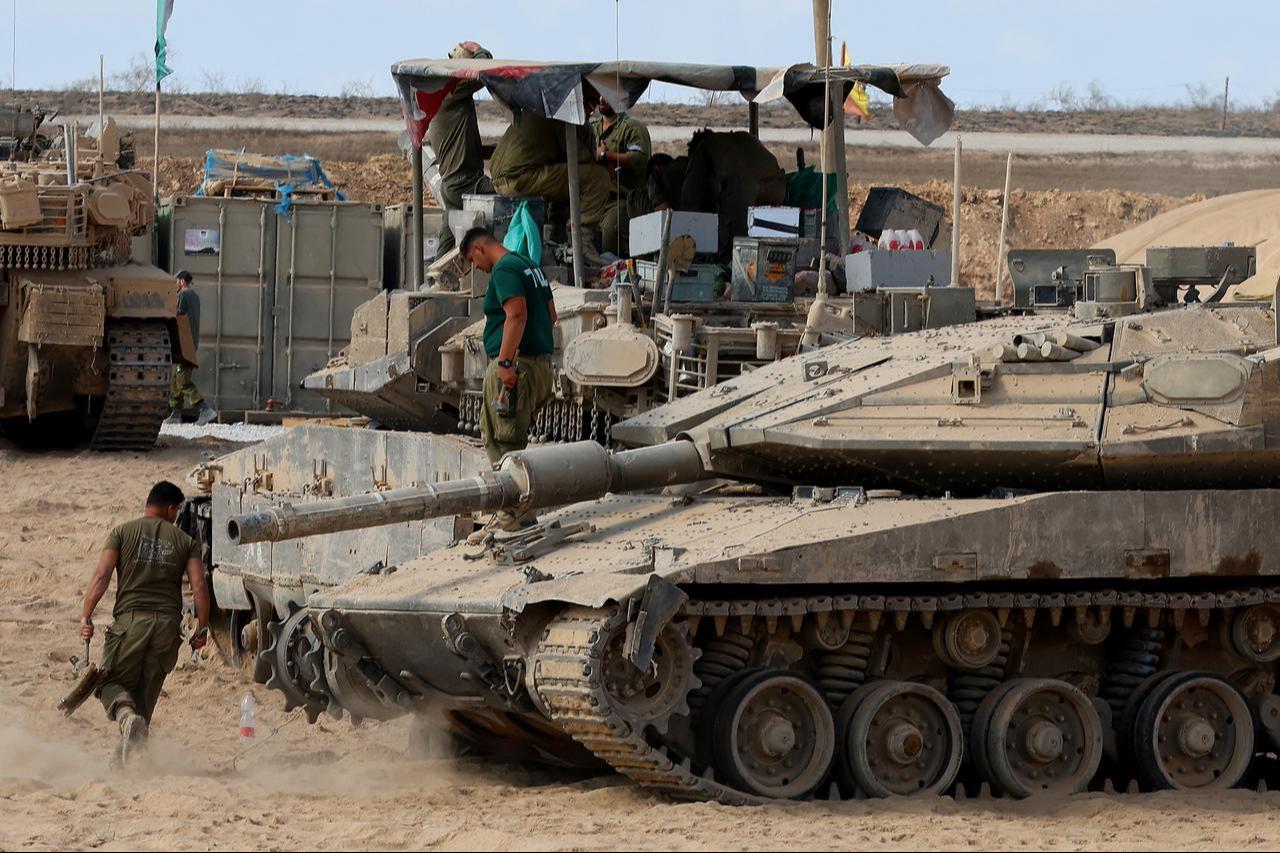 Israeli troops deploy at the border fence with the Gaza Strip in southern Israel, on September 9, 2025. (AFP Photo)