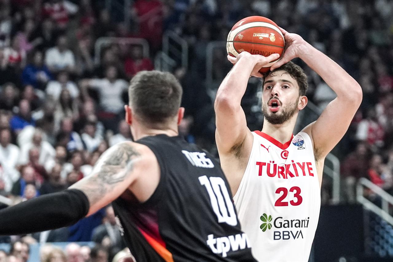 Türkiye falls short in EuroBasket final, securing silver in 88-83 defeat to Germany Image