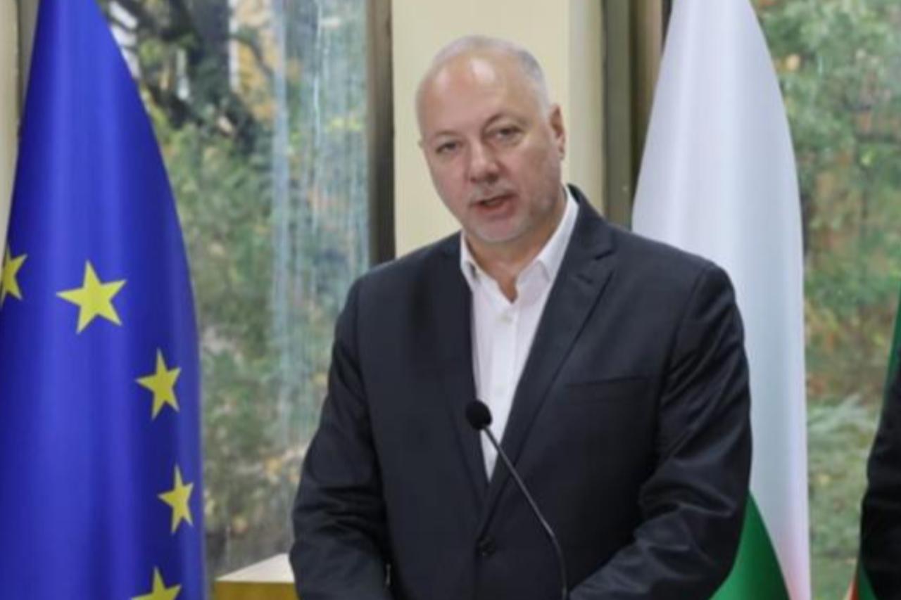 Bulgarian Prime Minister Rosen Zhelyazkov alongside President of the European Commission Ursula von der Leyen and leader of GERB Boyko Borissov at Vazovsky Machine-Building Plant (VMZ) in Sopot, Bulgaria, August 31, 2025. (Photo via Press Service of the Council of Ministers)