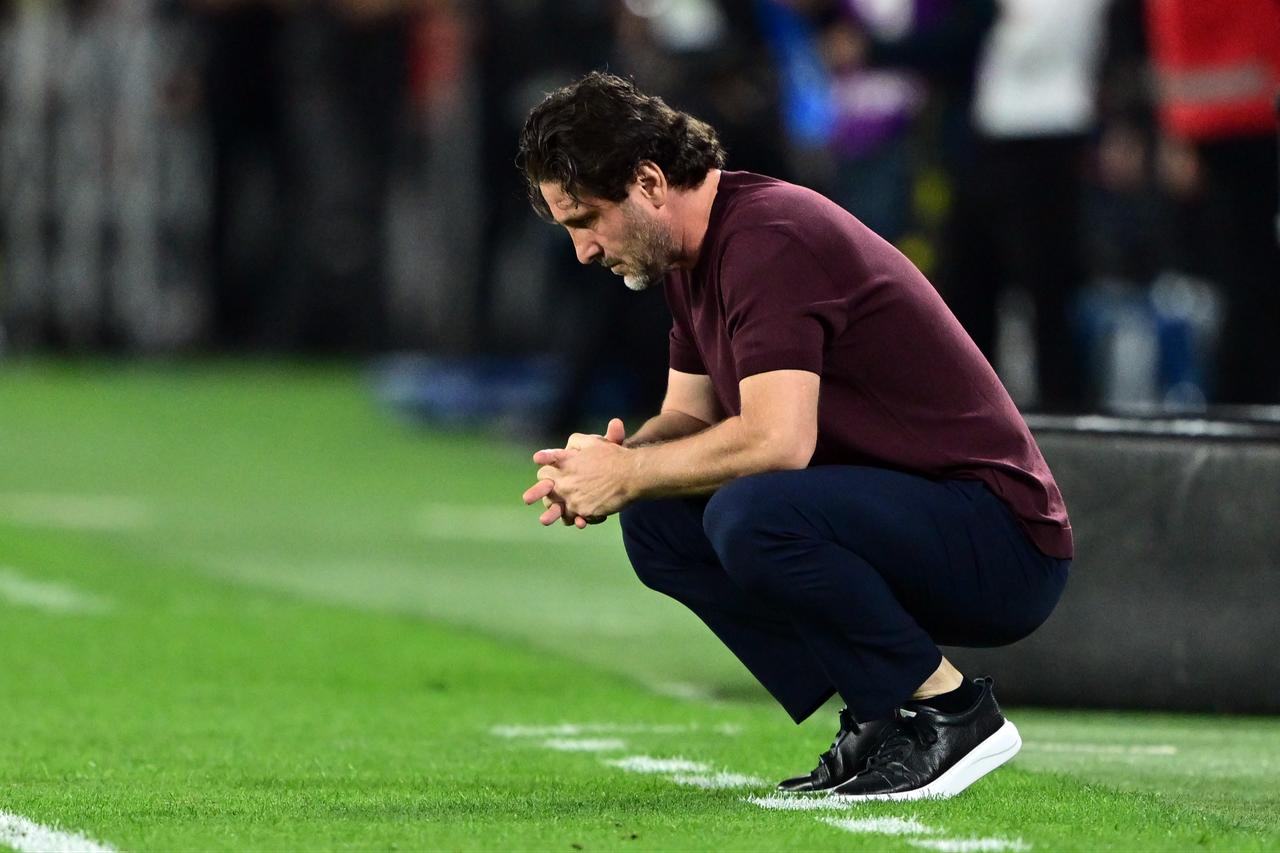 Head coach Fatih Tekke of Trabzonspor follows the Turkish Super Lig week 5 football match between Fenerbahce and Trabzonspor at Chobani Stadium in Istanbul, Türkiye, September 14, 2025. (AA Photo)