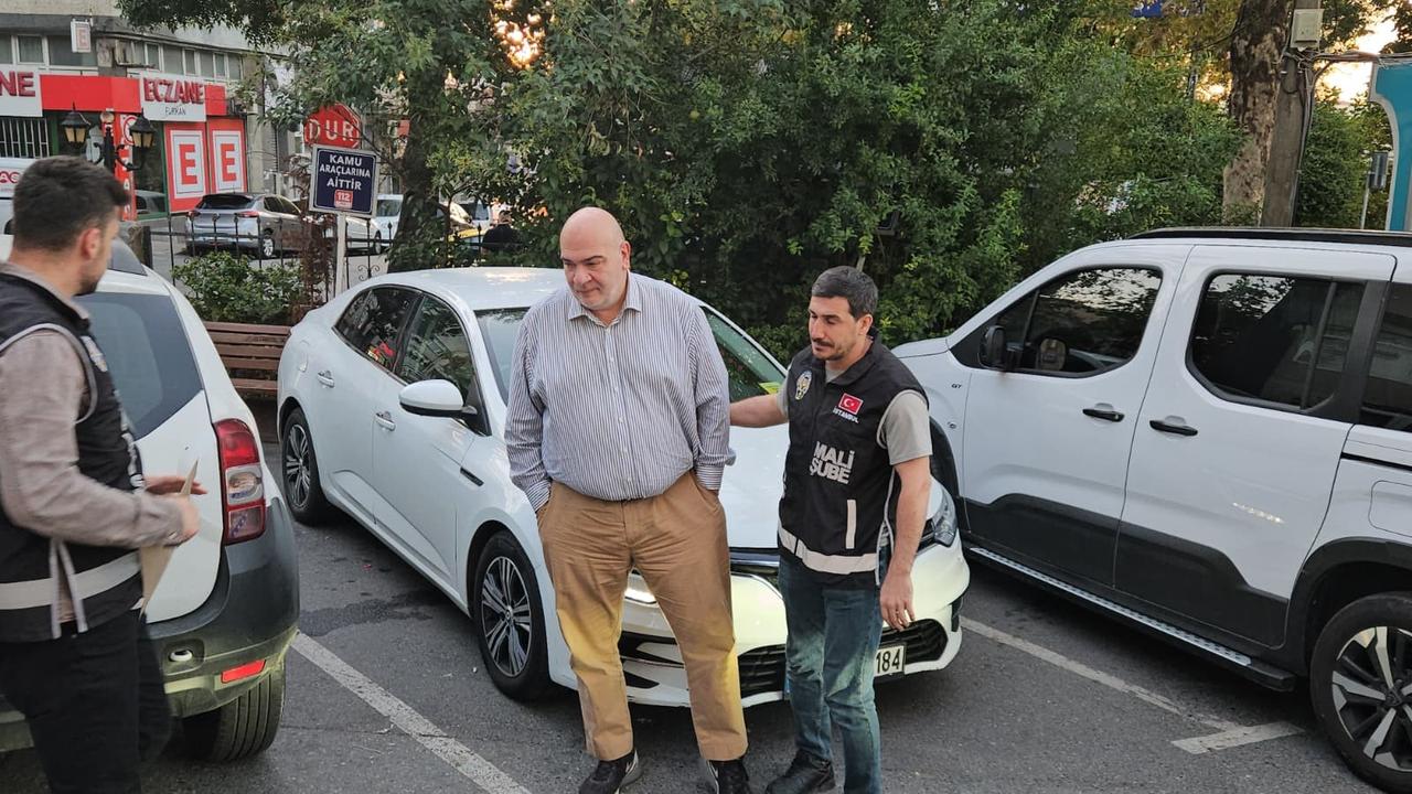 Market analyst Isik Okte is escorted by financial crimes police officers following his detention in a stock market manipulation probe in Istanbul, Türkiye, September 16, 2025. (IHA Photo)