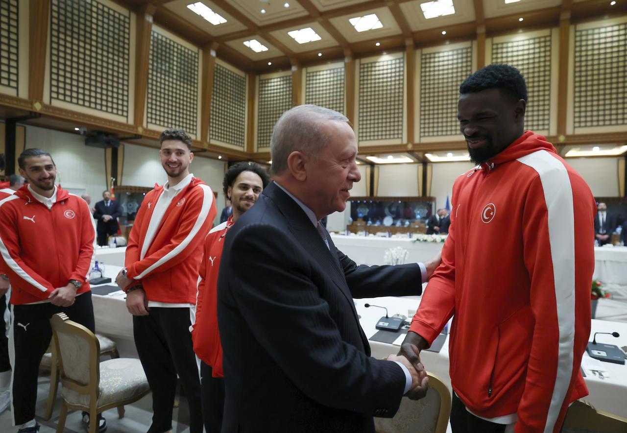 President Erdogan greets Adem Bona (R) during a reception for Turkish National Men's Basketball Team after winning a silver medal at FIBA EuroBasket 2025, in Ankara, Türkiye, Sept. 16, 2025. (Photo via Turkish Presidency/Murat Cetinmuhurdar)
