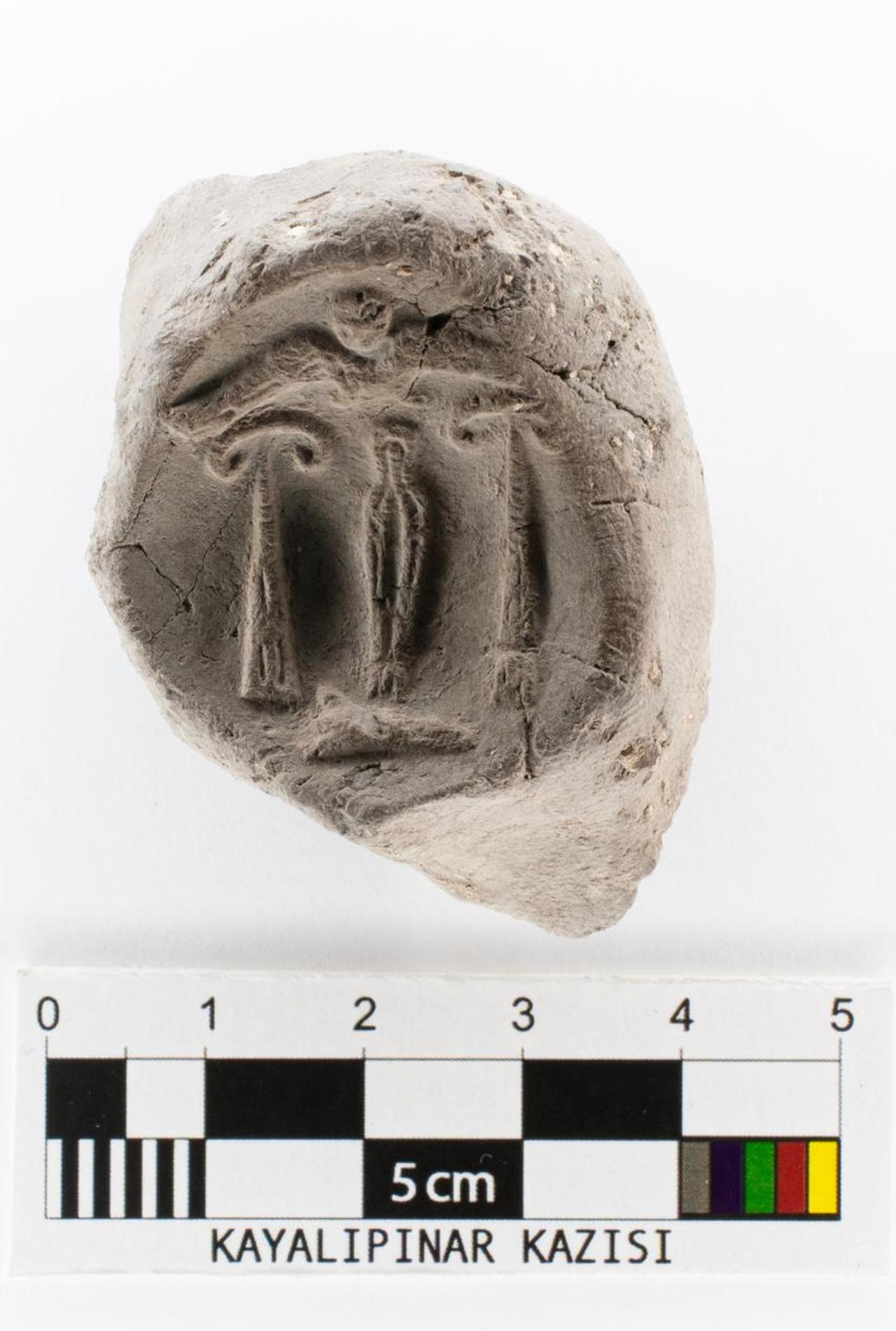 A seal impression belonging to the Hittite period, uncovered at the Kayalipinar excavations in Sivas, Türkiye, Sept. 16, 2025. (AA Photo)