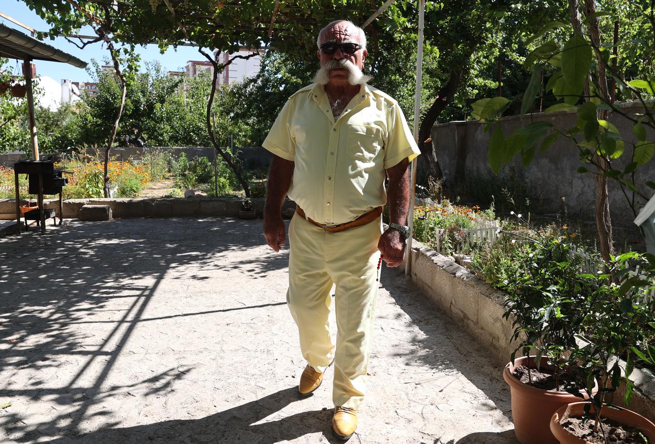 Nureddin Ortacal, dressed entirely in yellow, showcasing a vibrant style. Nevsehir, Türkiye, September 17, 2025. (AA Photo)