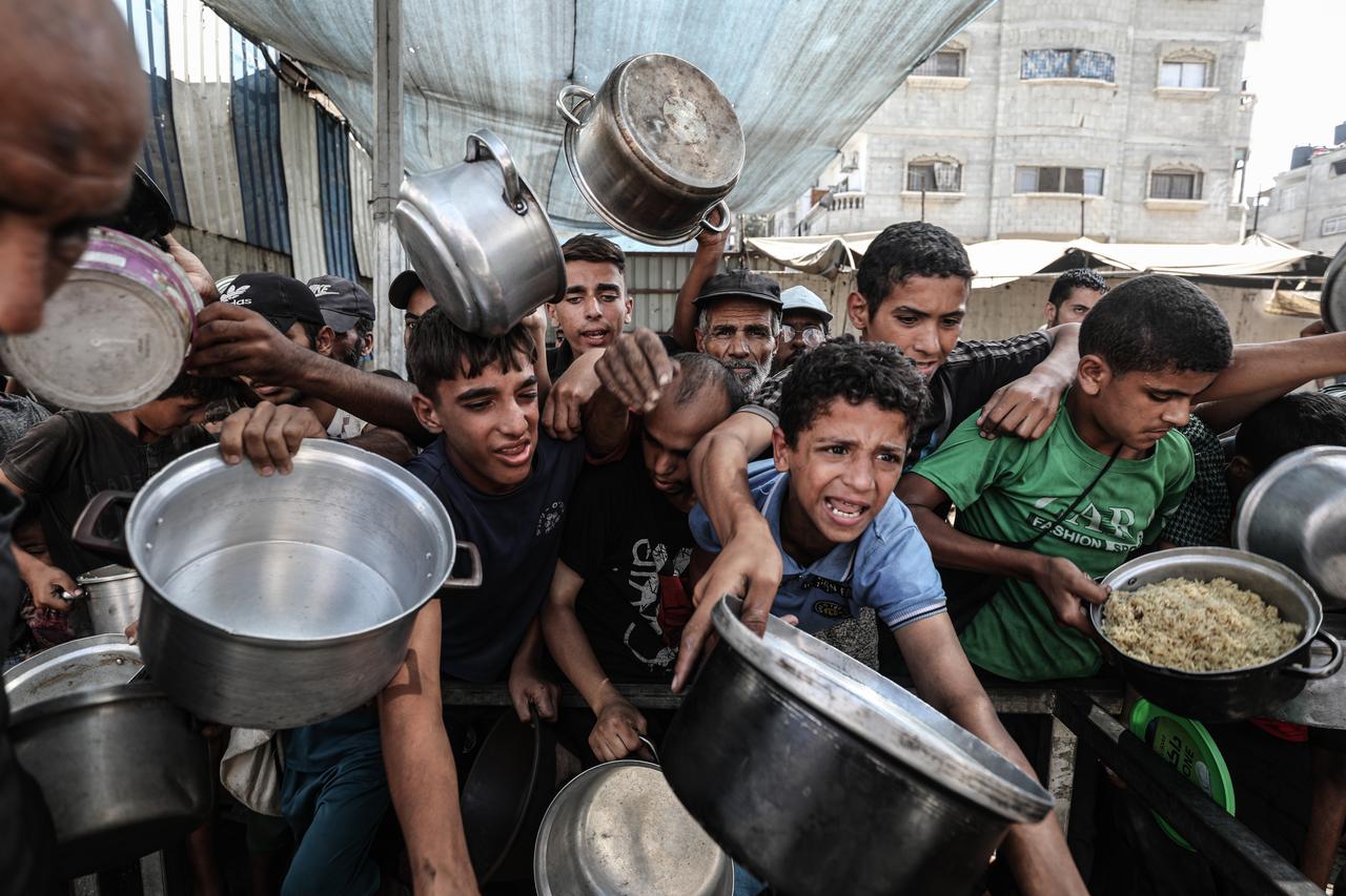 Palestinians make large crowds as a charity distributes hot meals to Palestinians struggling with food access due to Israeli attacks in Gaza City, Gaza on September 16, 2025. (AA Photo)