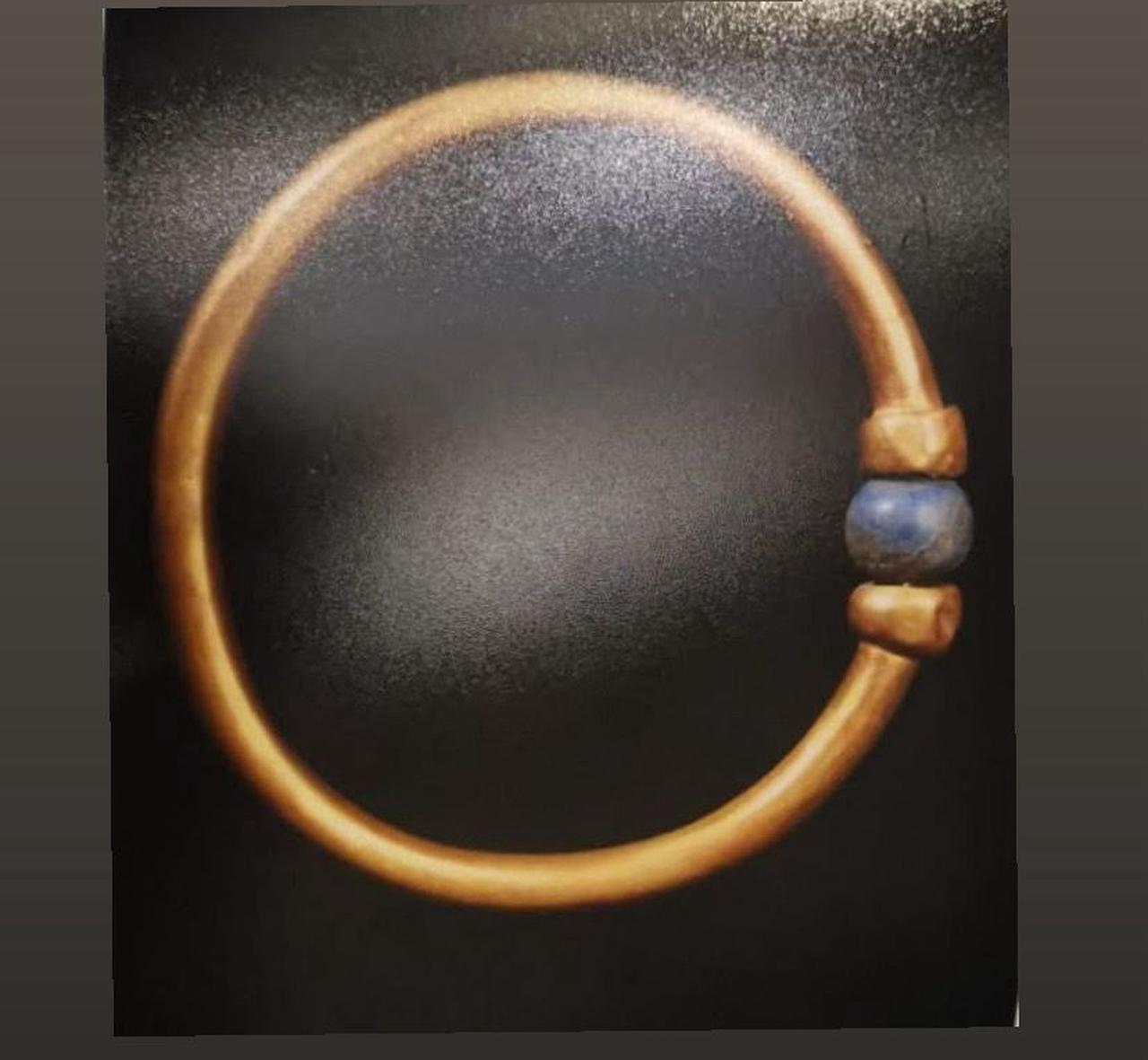 The bracelet disappeared from the Restoration Laboratory at the Egyptian Museum in Tahrir for various police authorities and the Public Prosecutor’s Office. (Photo via Egyptian Ministry of Tourism and Antiquities)