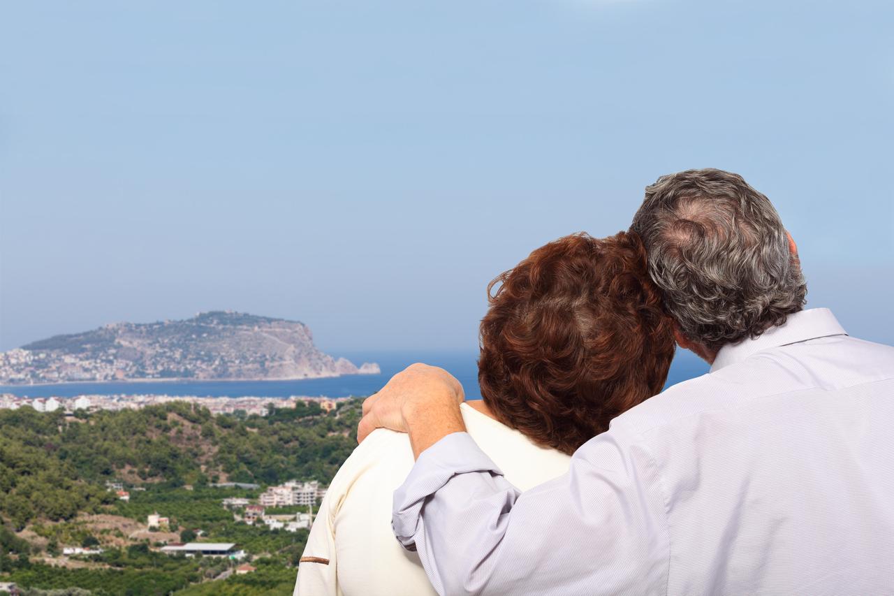 An older couple enjoys a coastal view in Türkiye. (Adobe Stock Photo)