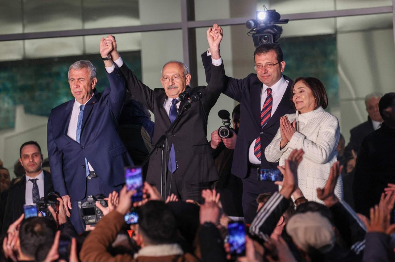Chairperson of Türkiye's main opposition Republican People's Party (CHP) Kemal Kilicdaroglu (2nd-L) poses with Ankara Mayor Mansur Yavas (L), Istanbul Mayor Ekrem Imamoglu (2nd-R) and his wife Selvi Kilicdaroglu (R) for the press ahead of a meeting with opposition party leaders in at CHP headquarter in Ankara, Türkiye, March 6, 2023. (AFP Photo)