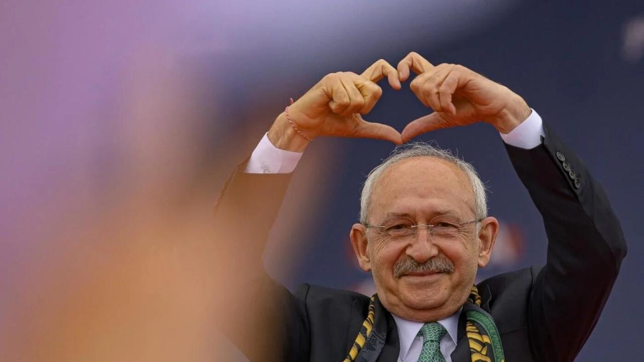 Former Republican People's Party (CHP) chairman and then-presidential candidate Kemal Kilicdaroglu at a rally in Kocaeli, Türkiye, 28 April 2023 (AFP Photo)
