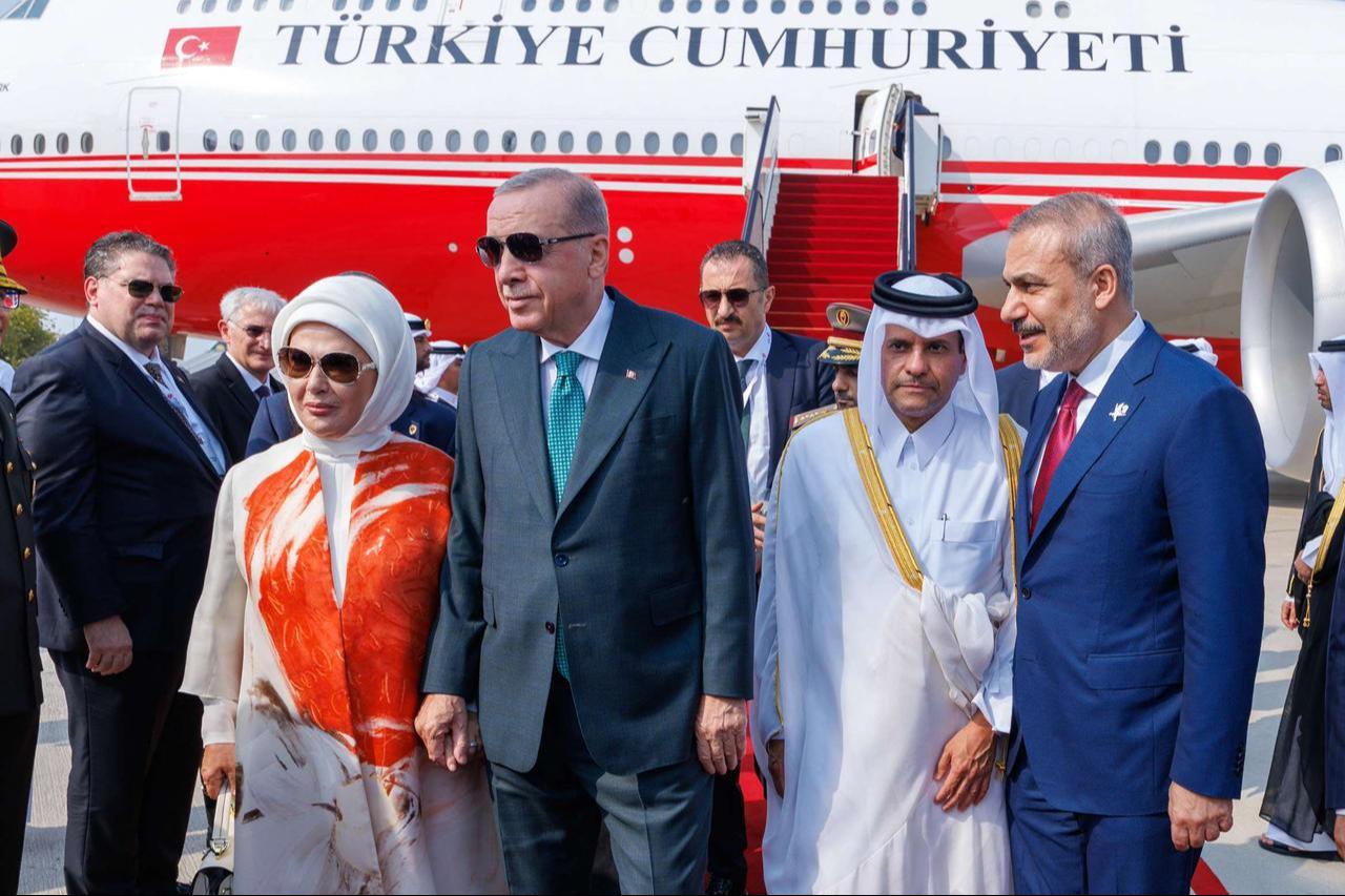 President Erdogan, First Lady Emine Erdogan, and Foreign Minister Hakan Fidan are welcomed by Qatar’s Deputy Prime Minister Sheikh Saud bin Abdulrahman al-Thani upon arrival in Doha ahead of the Arab Islamic Summit on Sept. 15, 2025. (AFP/QNA)