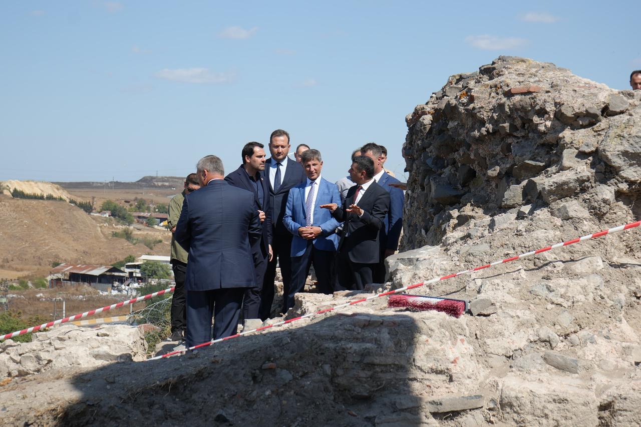 Officials including AK Party Tekirdag Deputy Gokhan Diktas and Corlu Mayor Ahmet Sarikurt visited the excavation and were briefed by the project team, Tekirdag, Türkiye, September 18, 2025. (AA Photo)
