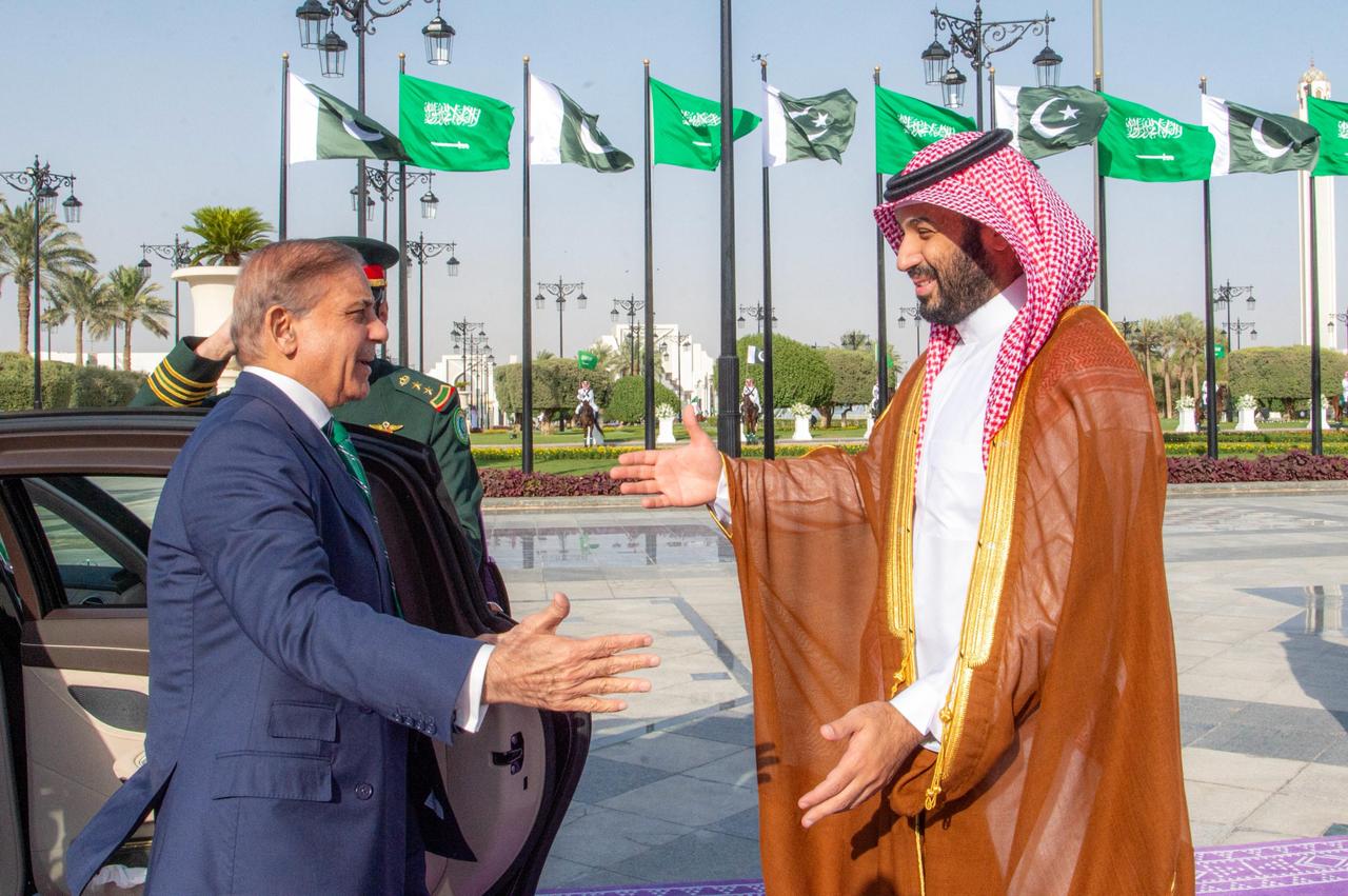 A handout picture provided by the Saudi Press Agency (SPA) shows Saudi Arabia's Crown Prince Mohammed bin Salman (R) welcoming Pakistan's Prime Minister Shehbaz Sharif ahead of their meeting in Riyadh, Saudi Arabia on Sept. 17, 2025. (AFP Photo / HO / SPA)