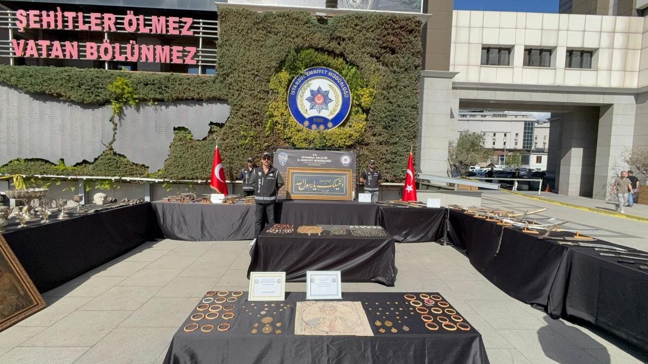 Thousands of historical artifacts, coins, weapons, and religious objects, Istanbul, Türkiye, September 19, 2025. (IHA Photo)