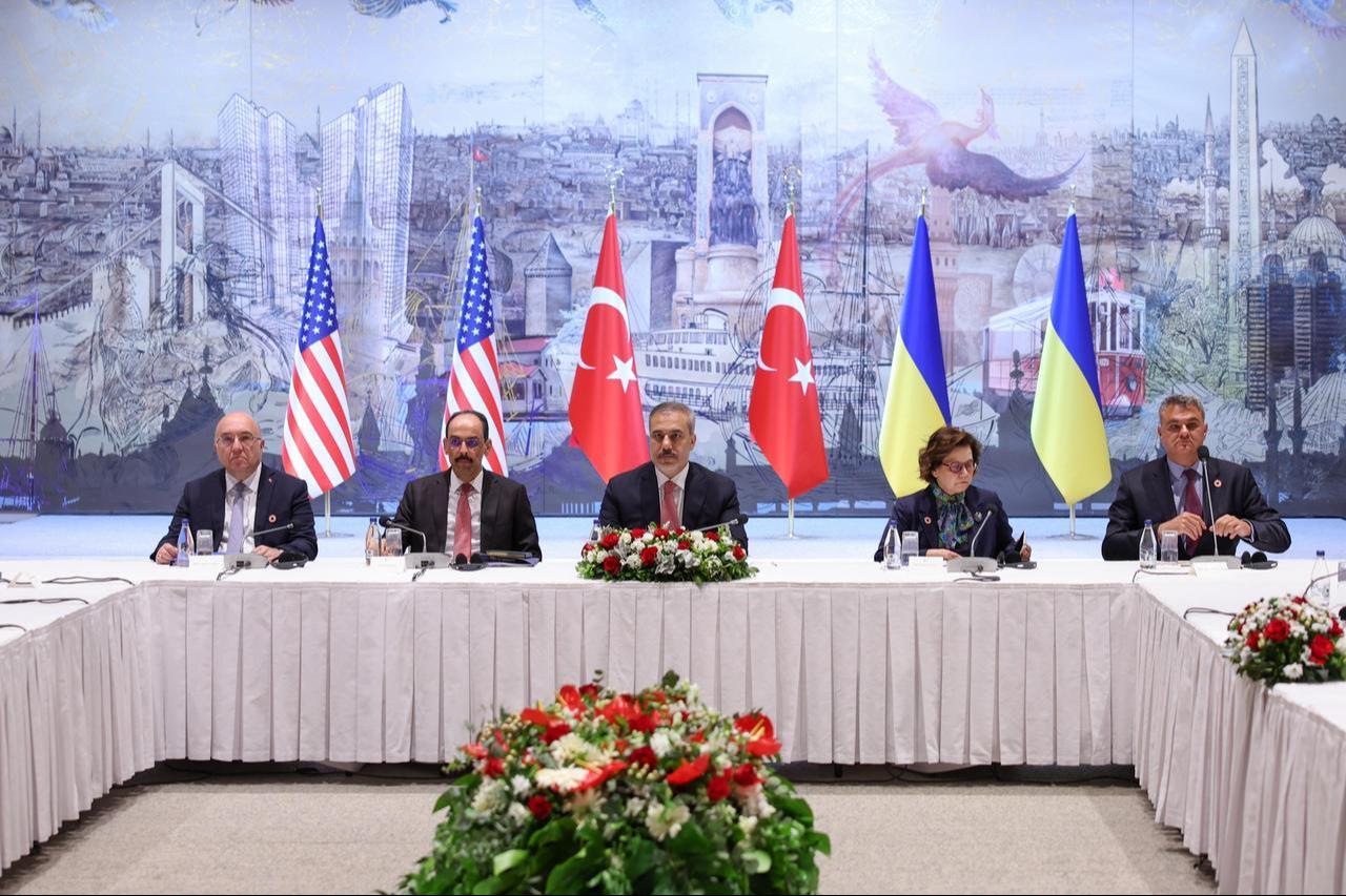 The Türkiye-US-Ukraine Trilateral Meeting held at the Turkish Presidencys Dolmabahce working office under the chairmanship of Foreign Minister Hakan Fidan in Istanbul, Türkiye, May 16, 2025. (AA Photo)