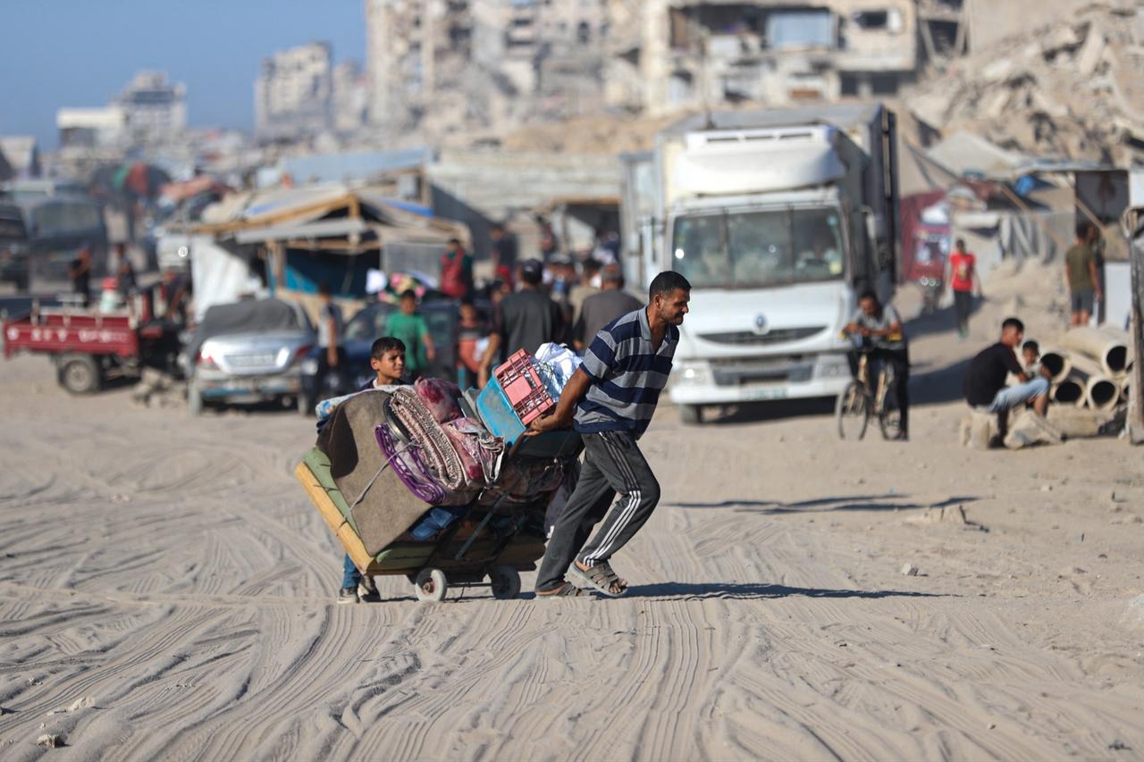 Palestinians proceed to central Gaza through Al Rashid street with their limited belongings as intense Israeli attacks on northern Gaza force them to displacement, in Gaza Strip on September 01, 2025. (AA Photo)