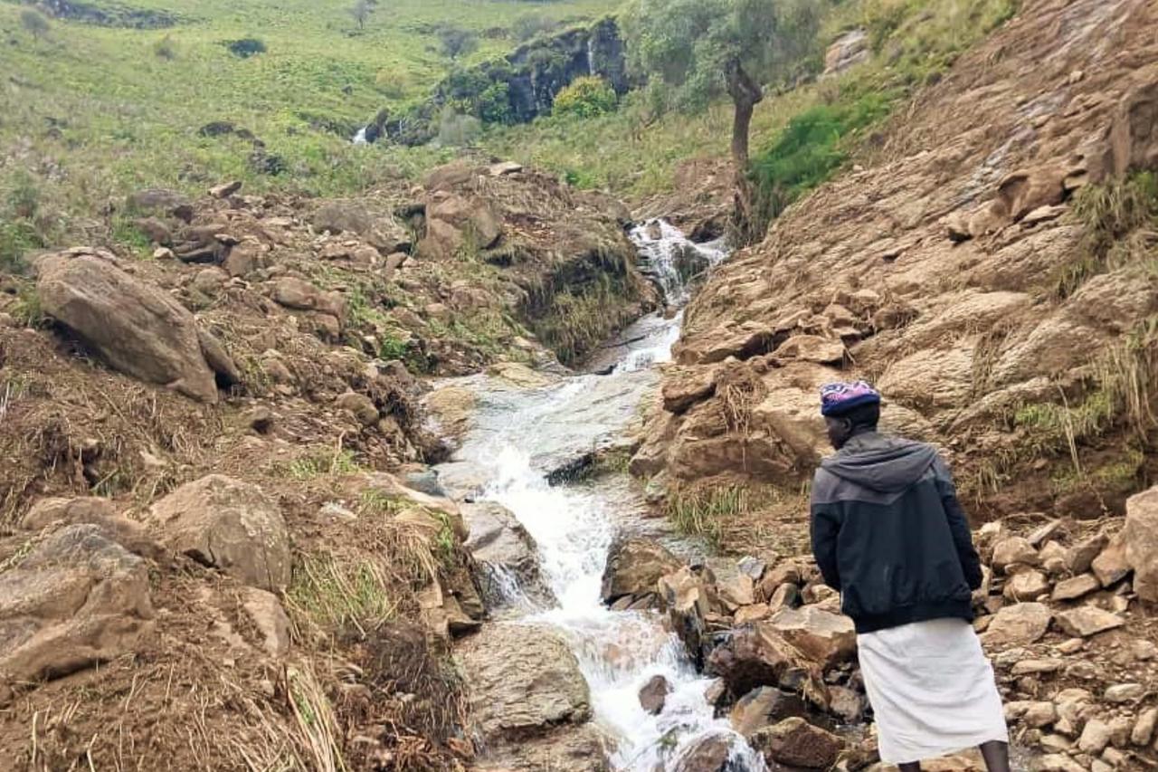 Landslide levels village in Sudan, only 1 survivor found, armed group SLM says Image