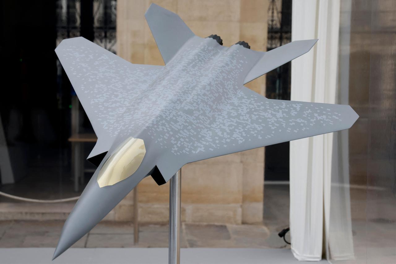 A model of a Future Combat Air System (FCAS) is displayed in the courtyard of the Presidential Elysee Palace during a cabinet meeting in Paris, January 22, 2023. (AFP Photo)
