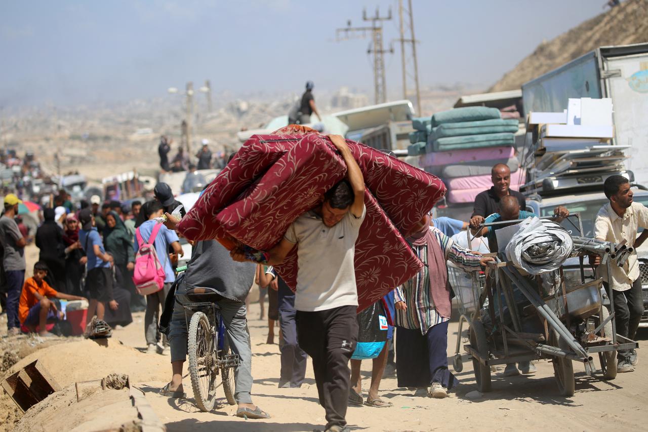 Israeli forces on verge of driving out 270,000 Palestinians from Gaza City Image