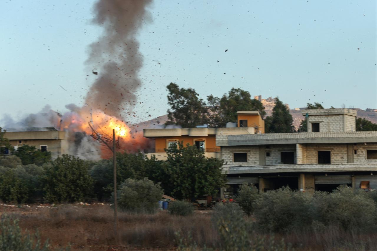 A fireball erupts amid Israeli strikes in the southern Lebanese village of Kfar Tibnit on September 18, 2025. (AFP Photo)