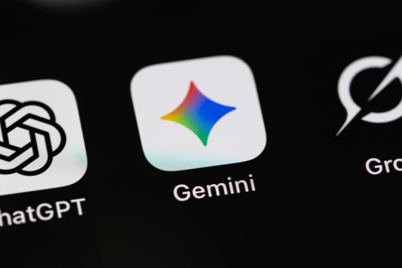Google’s Gemini overtakes ChatGPT on App Store, gains 13M users in 4 days Image