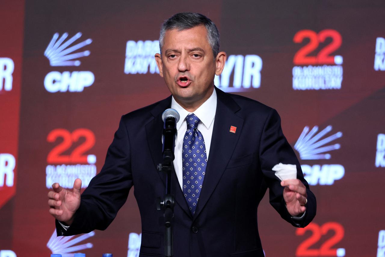 Leader of Türkiyes main opposition party, Republican Peoples Party (CHP), Ozgur Ozel, gestures as he speaks at CHPs extraordinary congress, in Ankara, Sept. 21, 2025. (AFP Photo)