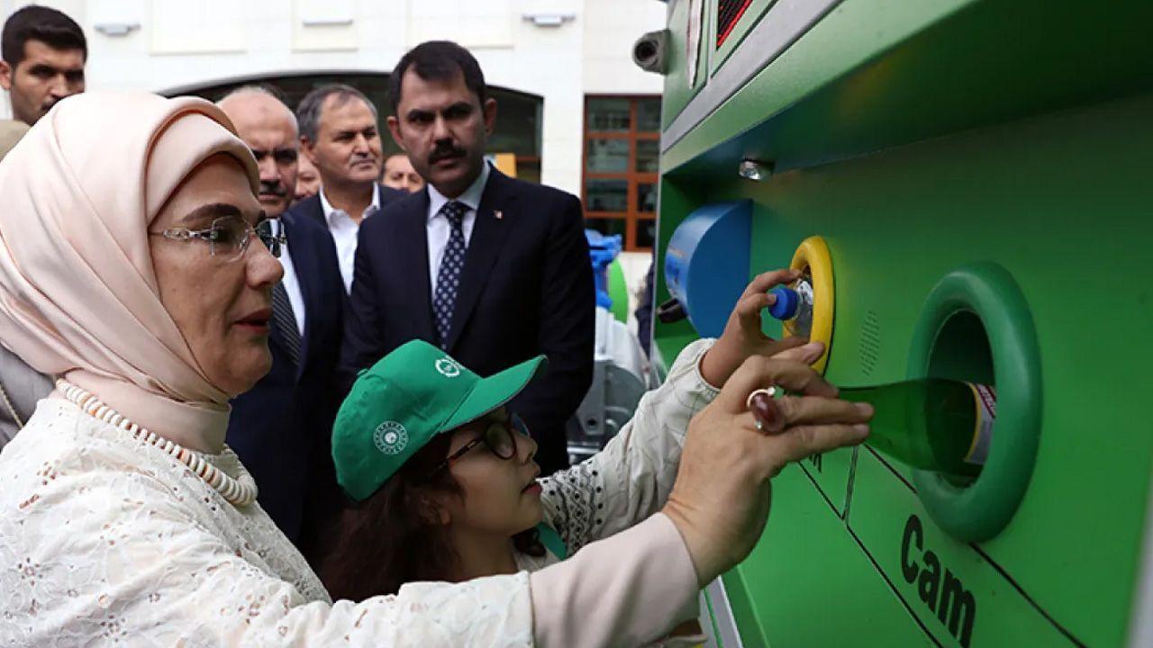 First Lady Emine Erdogan takes part in a recycling demonstration under the Zero Waste Project in Türkiye. (Photo via turkiyegazetesi.com.tr)