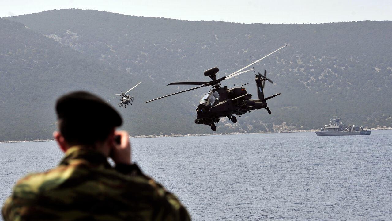 Greek special forces participate in a military exercise, code name 'pyrpolitis', in the Aegean sea on April 6, 2012. (AFP Photo)
