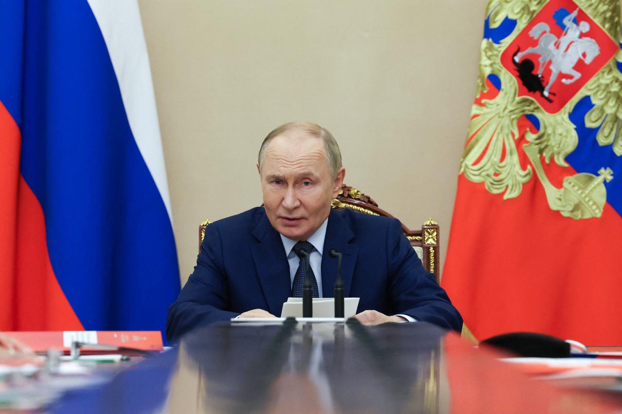 In this pool photograph distributed by the Russian state agency Sputnik, Russias President Vladimir Putin chairs a Security Council meeting at the Kremlin in Moscow on Sept. 22, 2025. (AFP Photo)