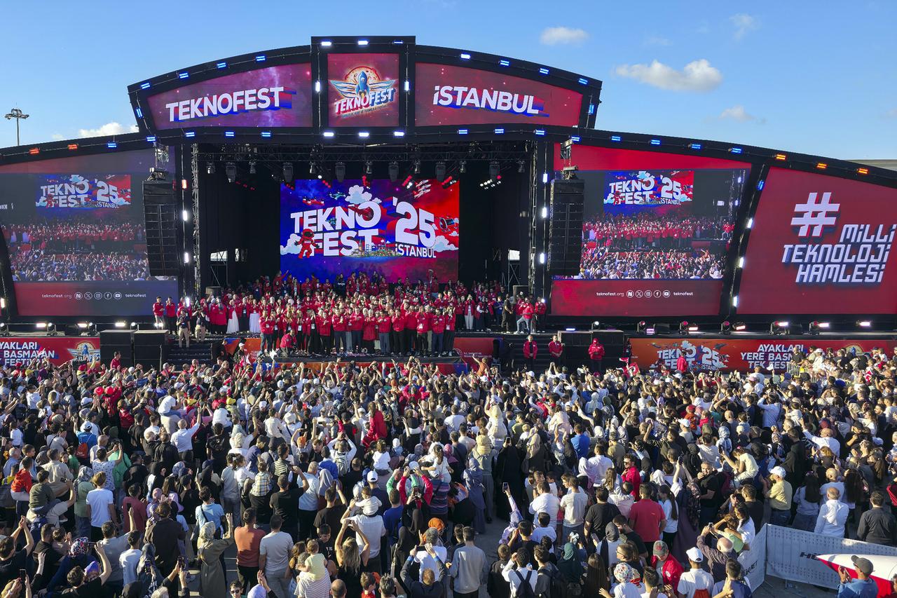A view of the closing ceremony of Türkiyes premier technology and aerospace event Teknofest, organized under the leadership of the Turkish Ministry of Industry and Technology and Türkiye Technology Team Foundation at Istanbul Ataturk Airport in Istanbul, Türkiye, on Sept. 21, 2025. (AA Photo)