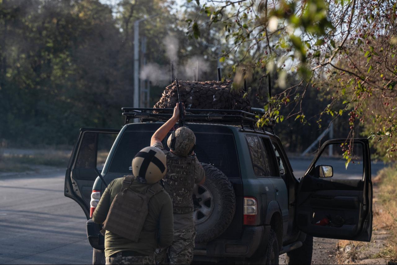 Ukrainian servicemen fire an assault rifle to try to shoot down a drone near the frontline town of Kostyantynivka, Donetsk, Sept. 21, 2025. (Photo via The 93rd Kholodnyi Yar Separate Mechanized Brigade/AFP)