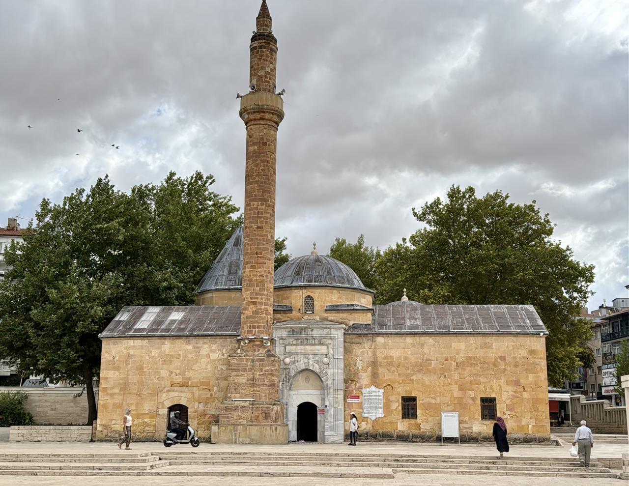 The Ahi Evran Mosque, a historic center of worship, remains central to Kirsehir’s 38th Ahilik Week festivities. Kirsehir, Türkiye, September 21, 2025. (AA Photo)