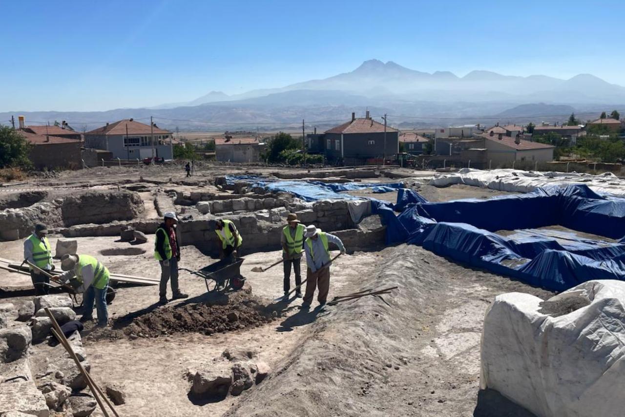 Child and adult graves uncovered in Late Roman mosaic complex in central Türkiye