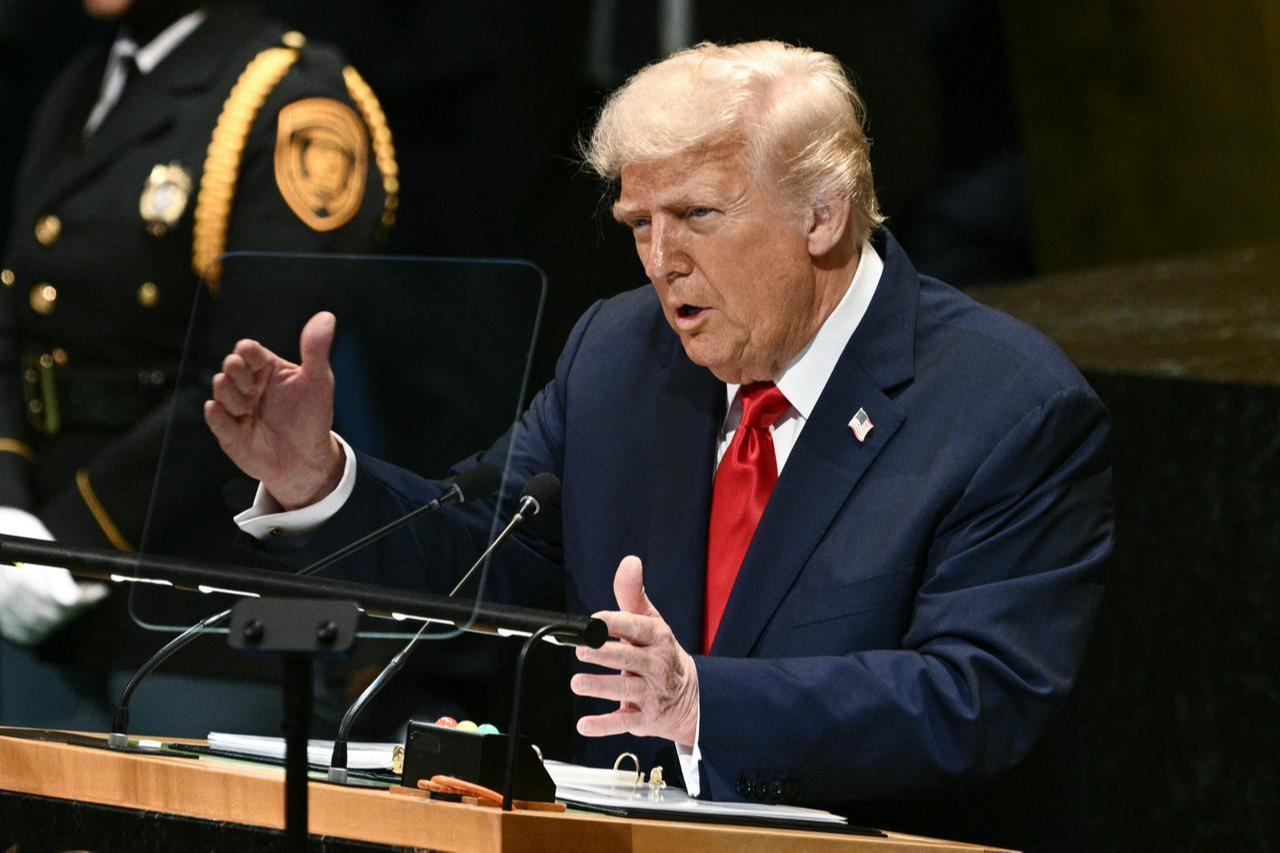 ABD Başkanı Donald Trump, 23 Eylül 2025'te New York'taki BM Genel Merkezi'ndeki Birleşmiş Milletler Genel Kurulu'na açıklamalar sunuyor. (AFP Fotoğrafı)