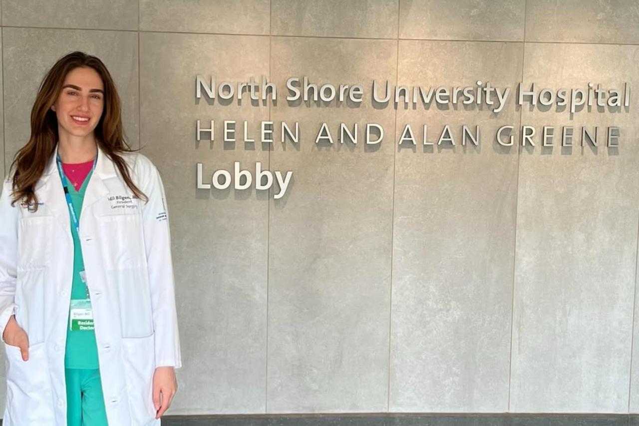 Miss Türkiye 2024 winner Idil Bilgen in the lobby of North Shore University Hospital in US, Sept. 22, 2025. (Photo via Instagram/@idil.bilgen)