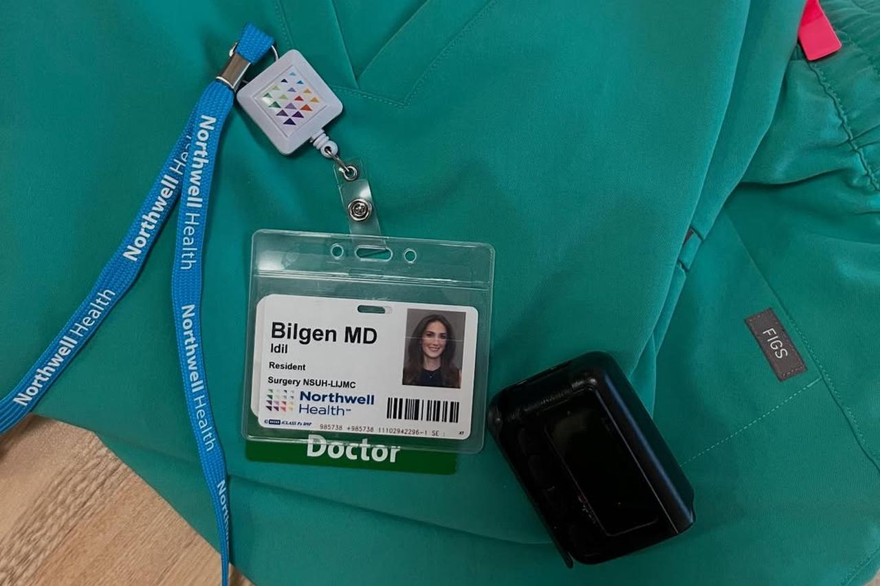 Bilgen’s hospital ID badge and scrubs at Northwell Health in US, Sept. 22, 2025. (Photo via Instagram/@idil.bilgen)